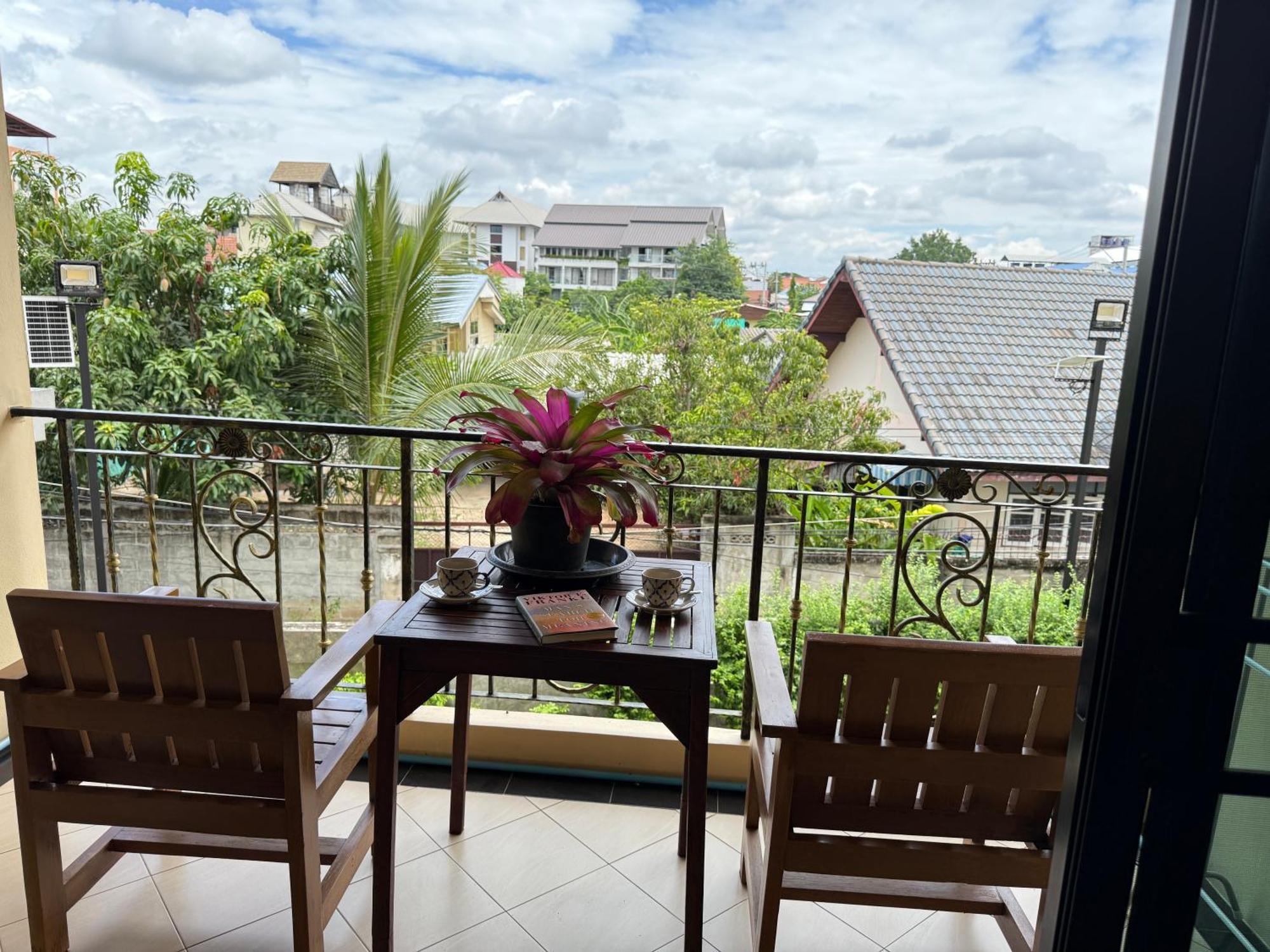 Laph Kham House Aparthotel เชียงใหม่ ภายนอก รูปภาพ