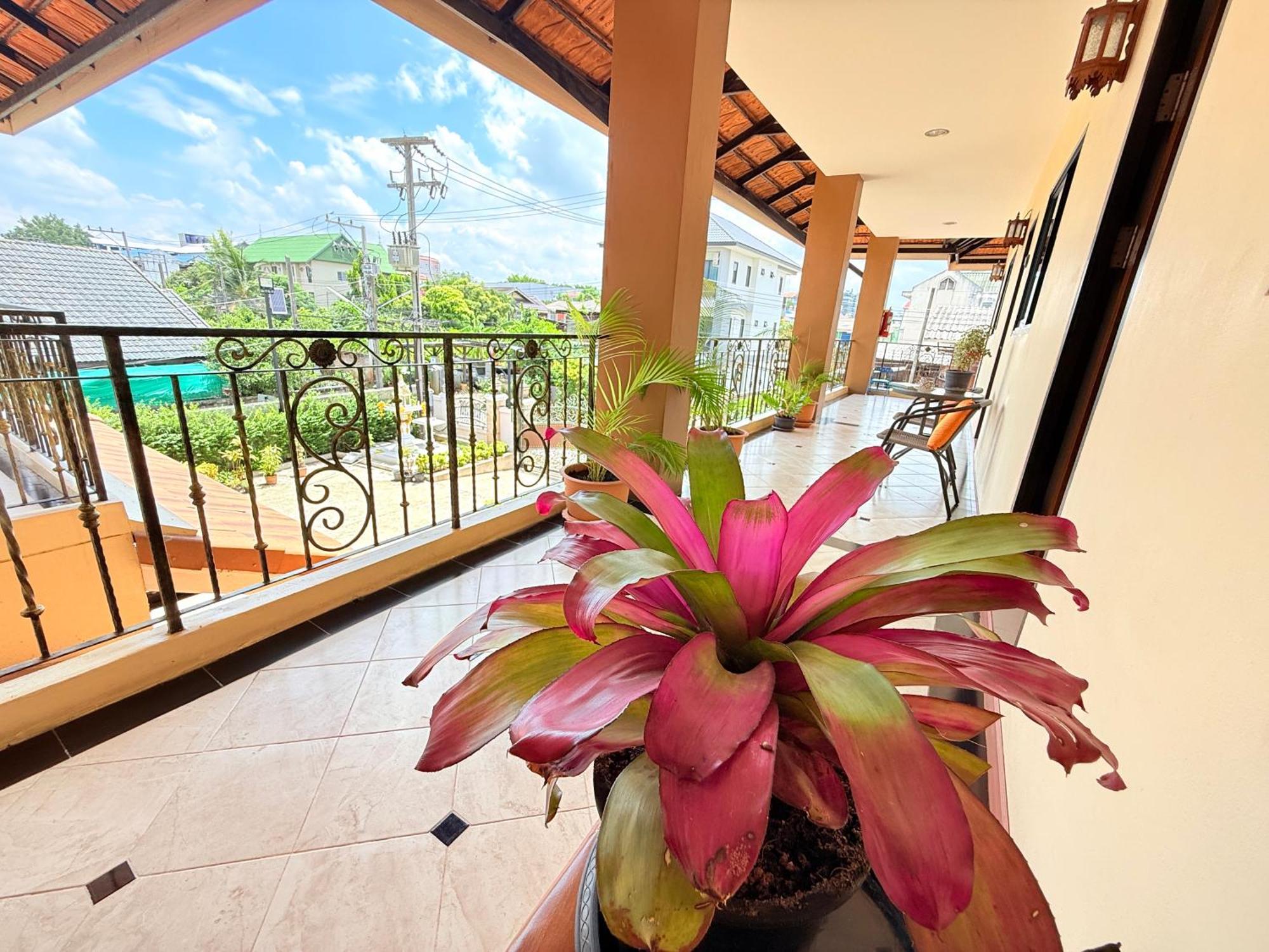Laph Kham House Aparthotel เชียงใหม่ ภายนอก รูปภาพ