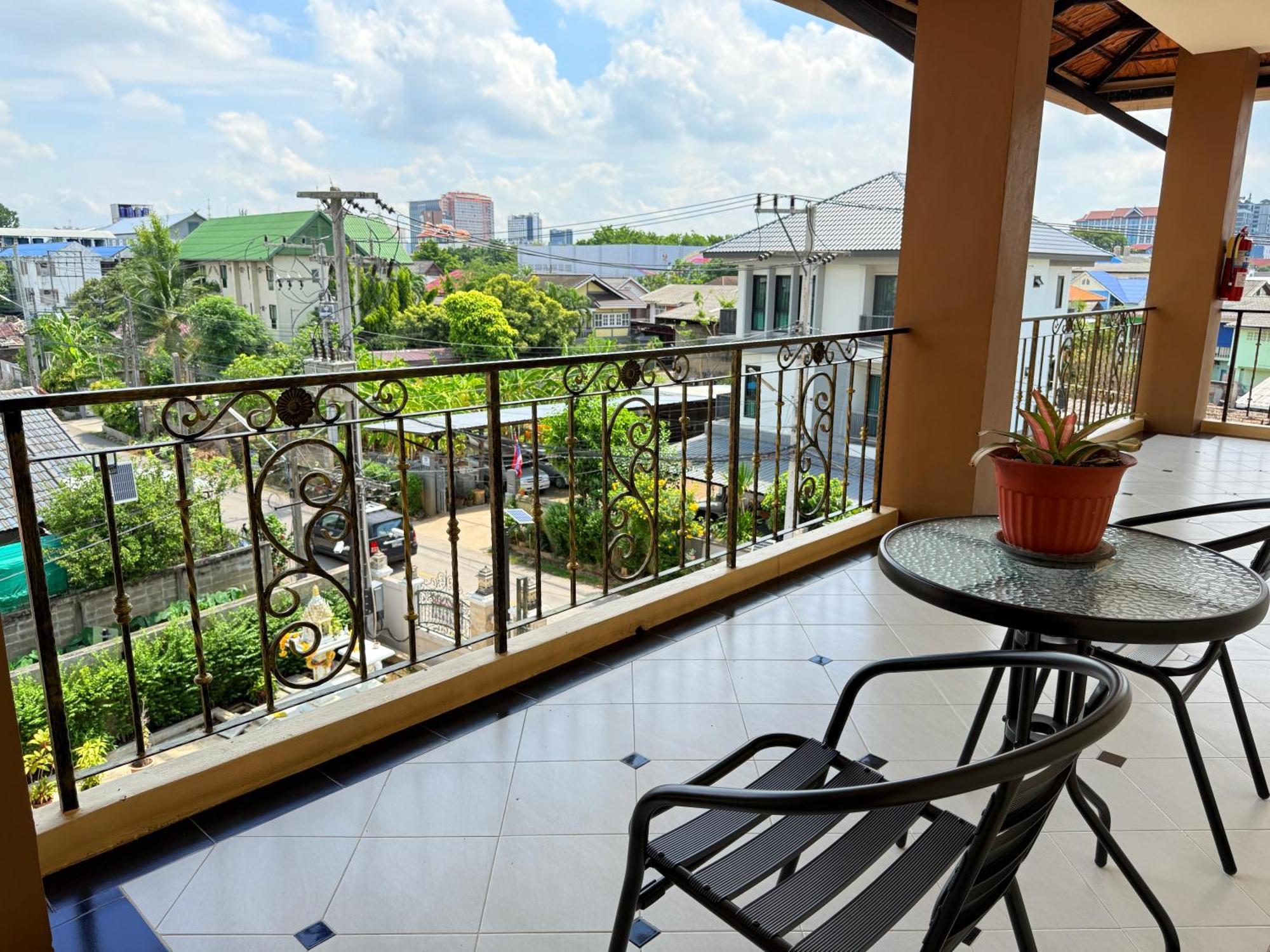 Laph Kham House Aparthotel เชียงใหม่ ภายนอก รูปภาพ