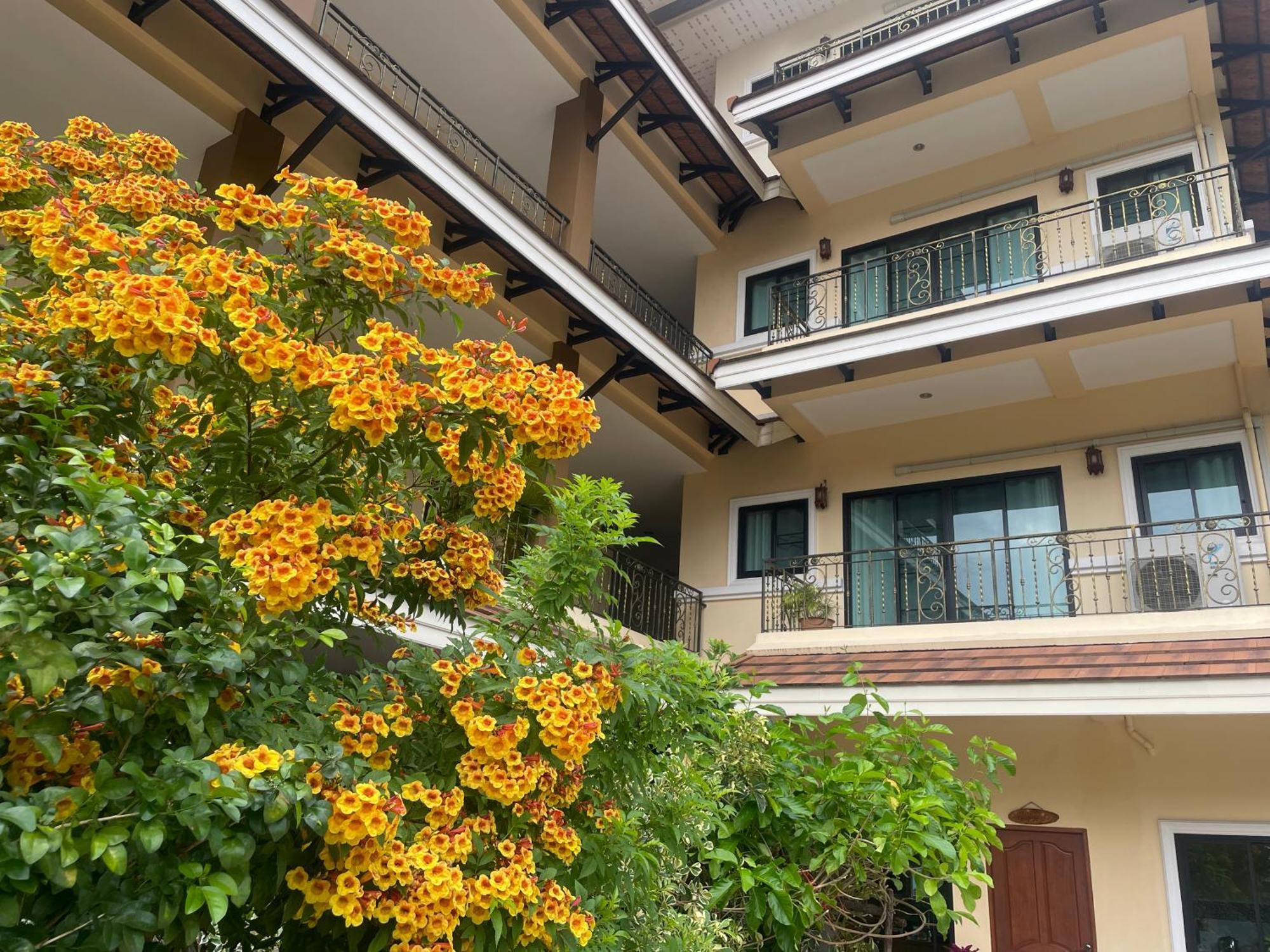 Laph Kham House Aparthotel เชียงใหม่ ภายนอก รูปภาพ